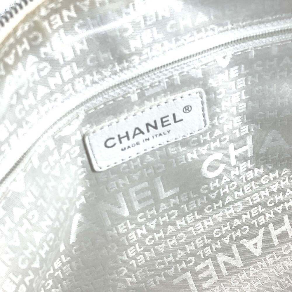 CHANEL Cream Leather Logo Shoulder Bag - Picture 4 of 16
